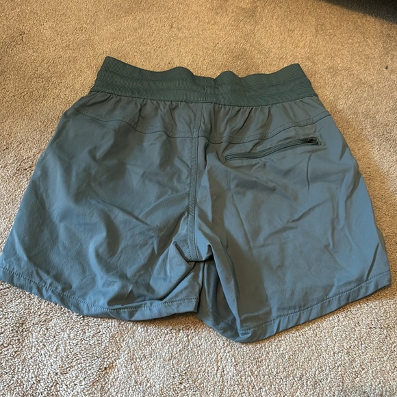 North Face Women’s Hiking Shorts - Picture 2 of 2
